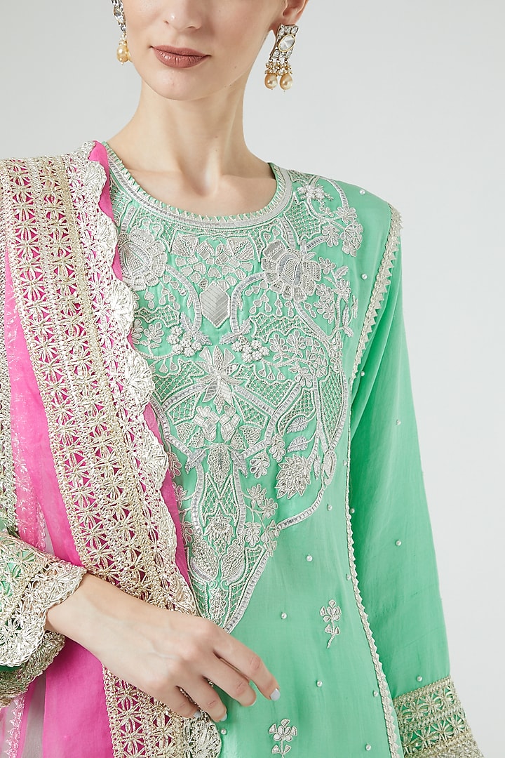 Green Embroidered Kurta Set by Ekta Singh at Pernia's Pop Up Shop